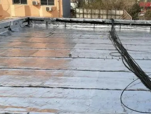 牡丹江卫生间漏水维修公司分享下牡丹江屋面楼顶防水刚性防水层施工要点。